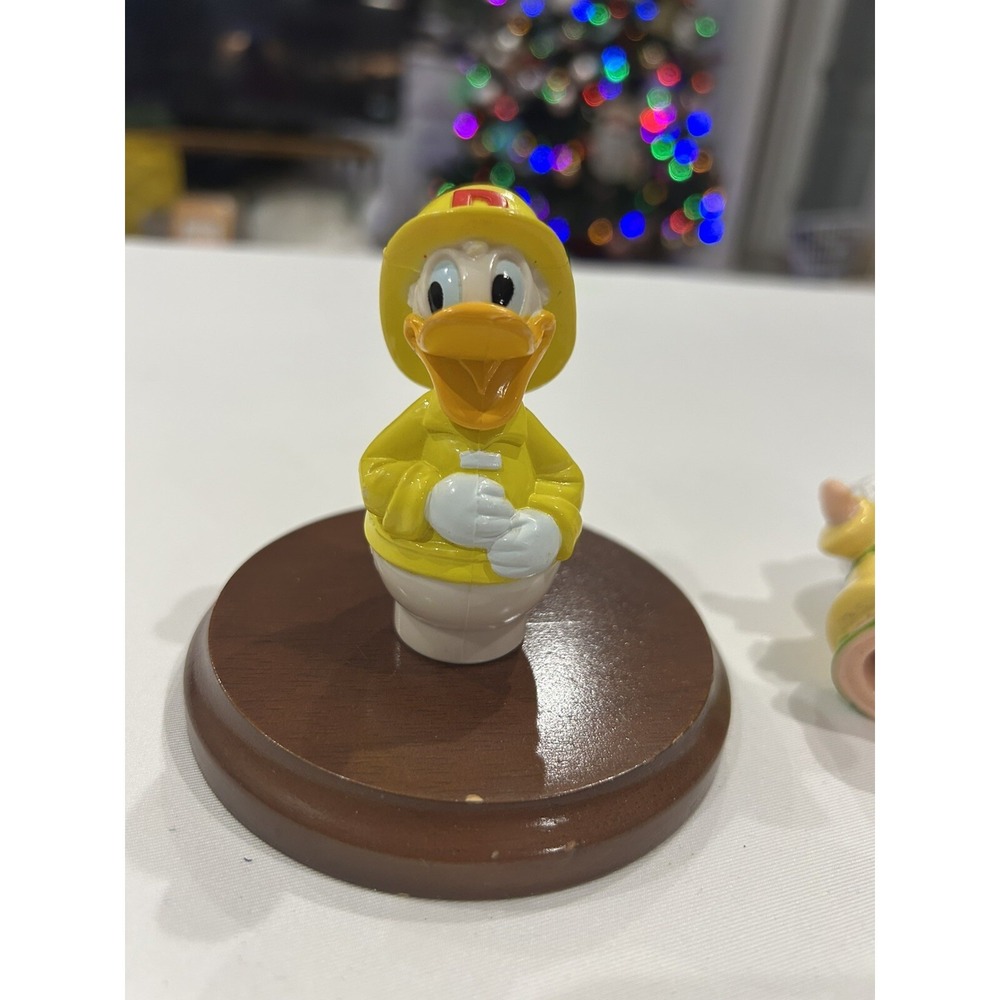Vintage Disney Donald Duck Fireman Firefighter 2.75" Finger Puppet Toy‎